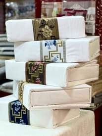 A picture of NEW LUXURY EMBROIDERED DUVET COVERS SET RESTOCKED Set comes with