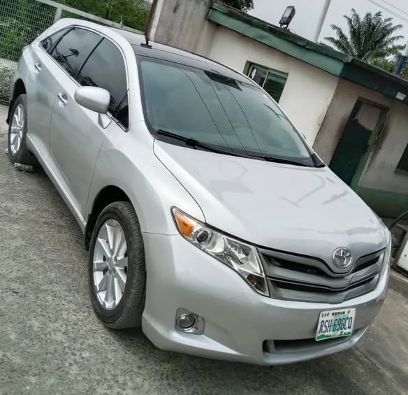 A picture of Toyota Venza 2012 model Full option