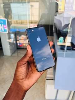 A picture of Iphone 8plain gb 64 bh 100 250 000