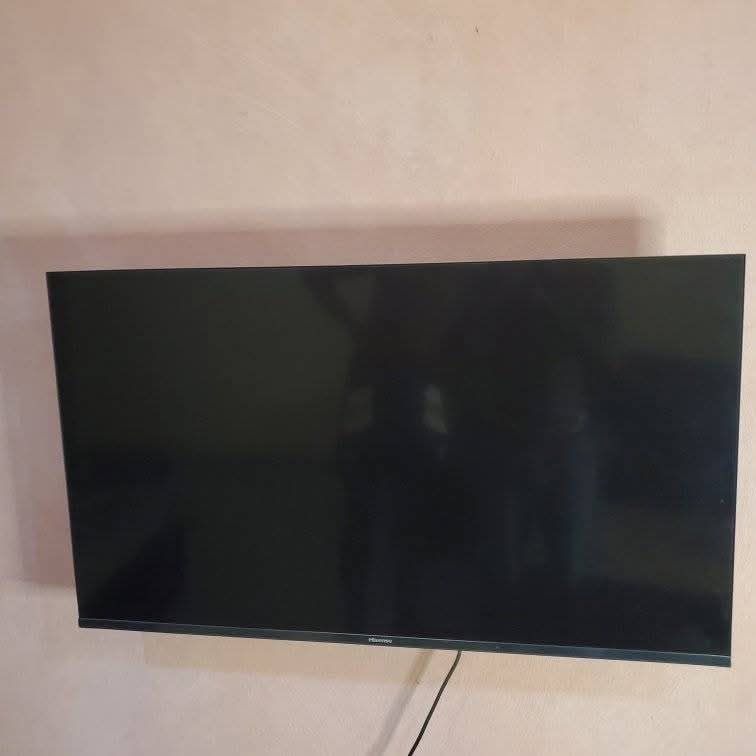 A picture of 43 inch hisense Non smart TV