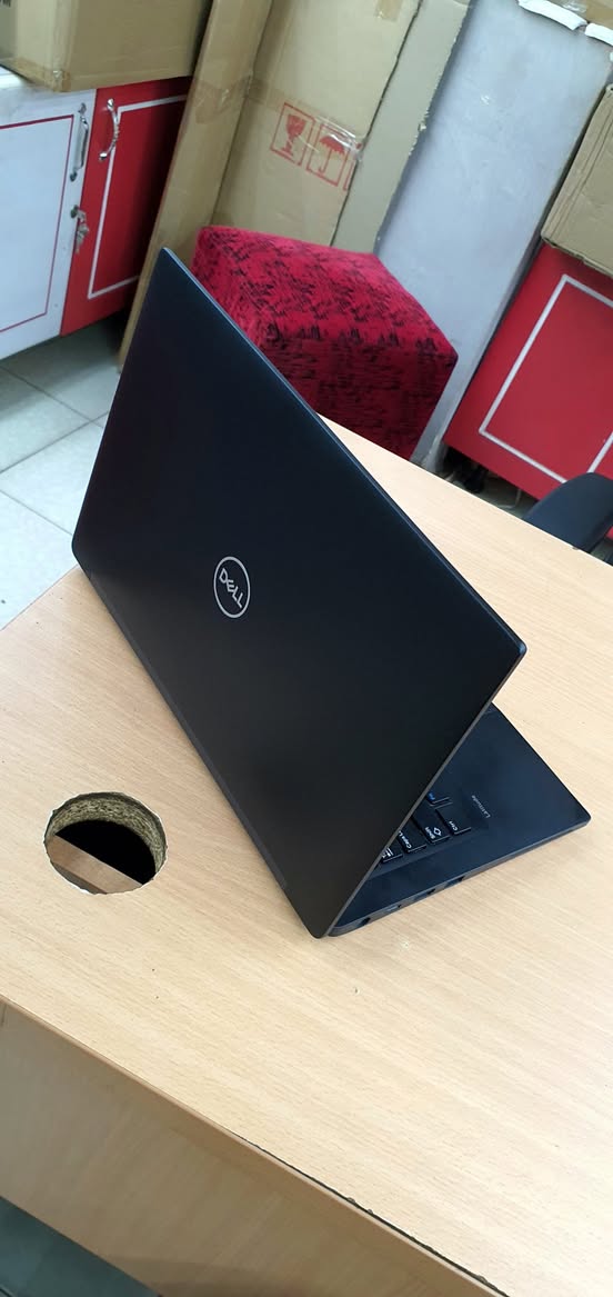 A picture of DELL LATITUDE 7380