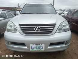 A picture of Highest grade Lexus GX 470 V8 engine everything is intact