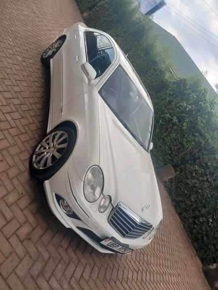 A picture of Benz E280 3 0cc petrol at 30m good as new