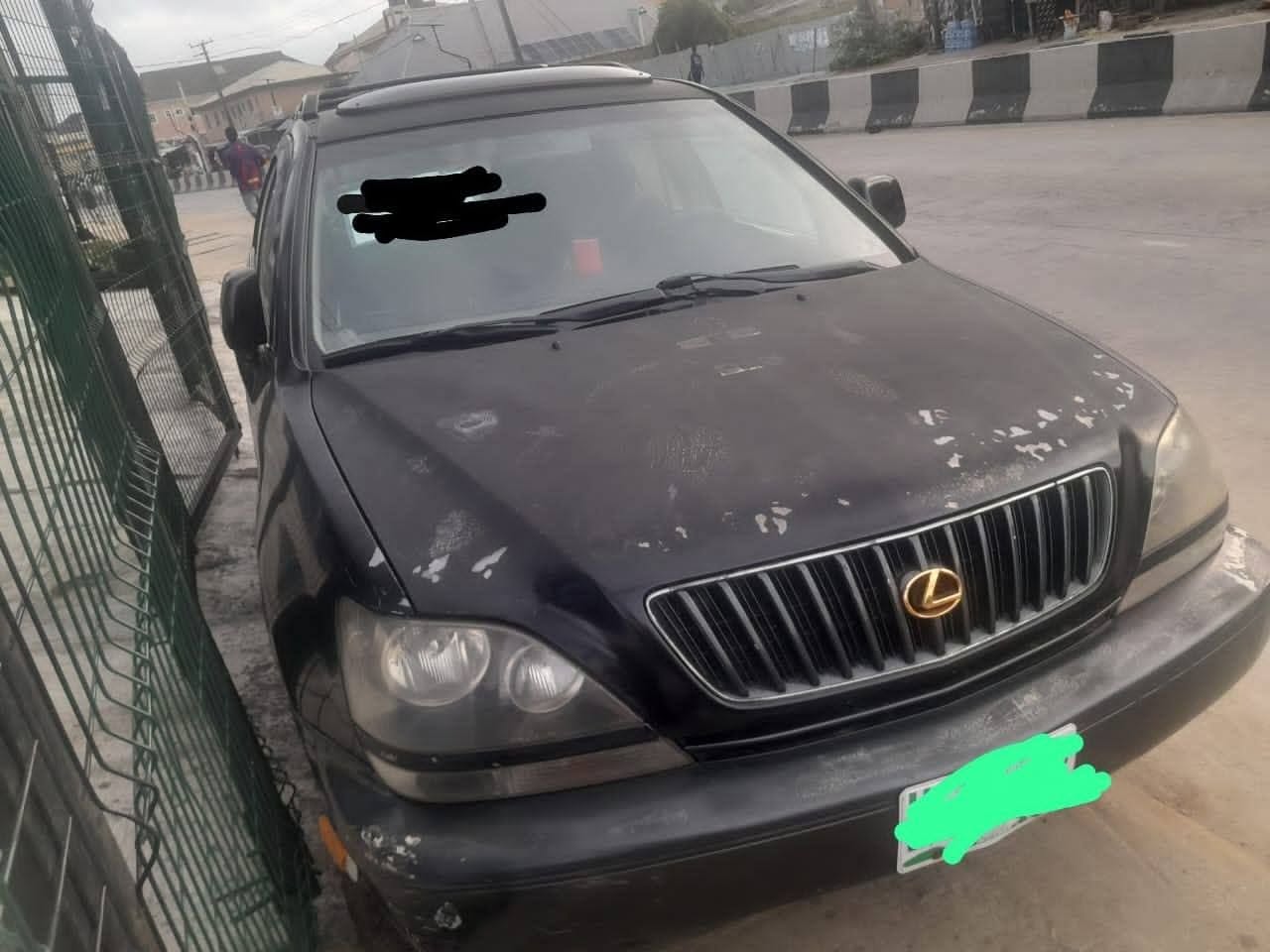 A picture of RX300 2001 model first body engine and gear perfect a