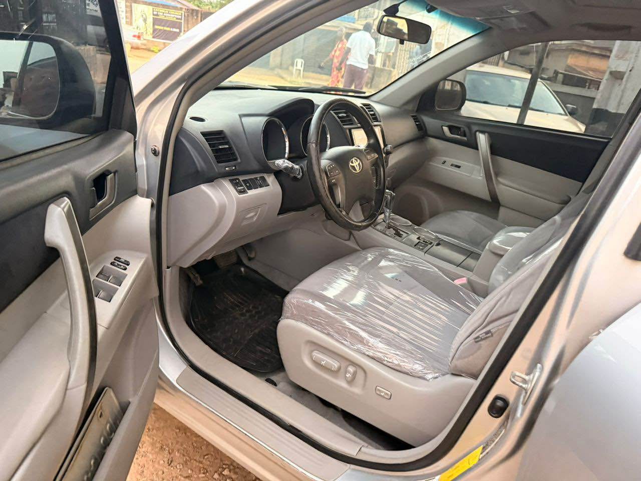 A picture of Registered Toyota Highlander 2009 TOKS standard