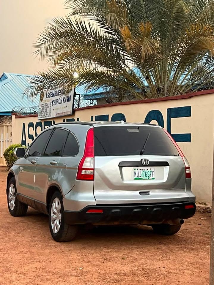 A picture of Honda CR V 08 everything good Ac effective