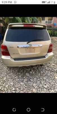 A picture of 2004 Toyota Highlander
