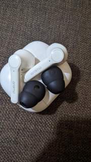 A picture of ORAIMO EARPHONE wanao zijua wanajua baraa lake sina bei 25k