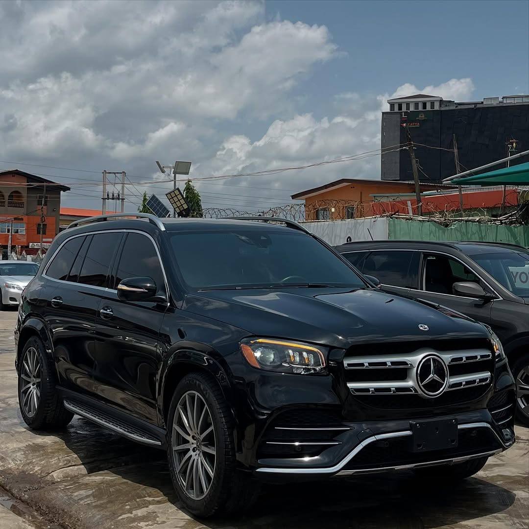 A picture of Foreign used 2023 Mercedes Benz GLS450 225 000 000