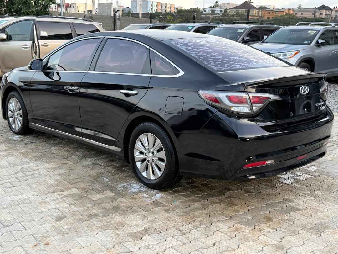 A picture of Hyundai Sonata 2018 hybrid