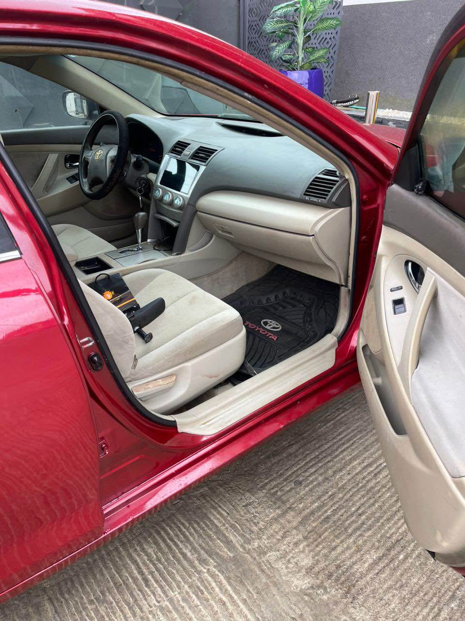 A picture of TOYOTA CAMRY 2008