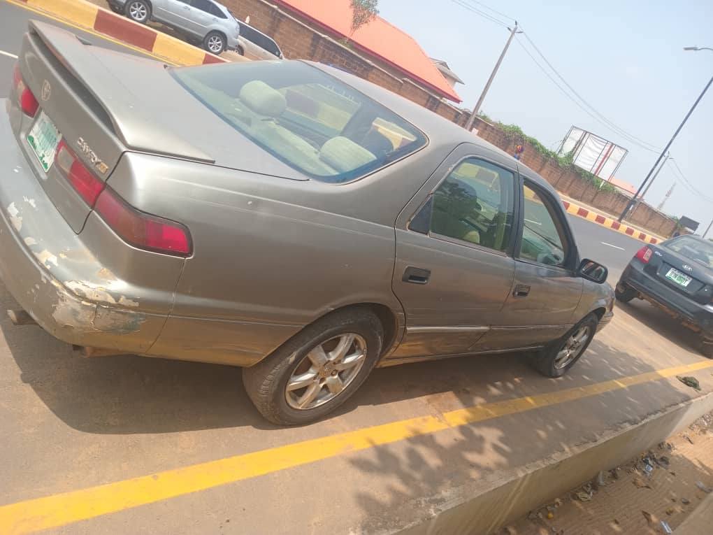 A picture of 2002 Toyota