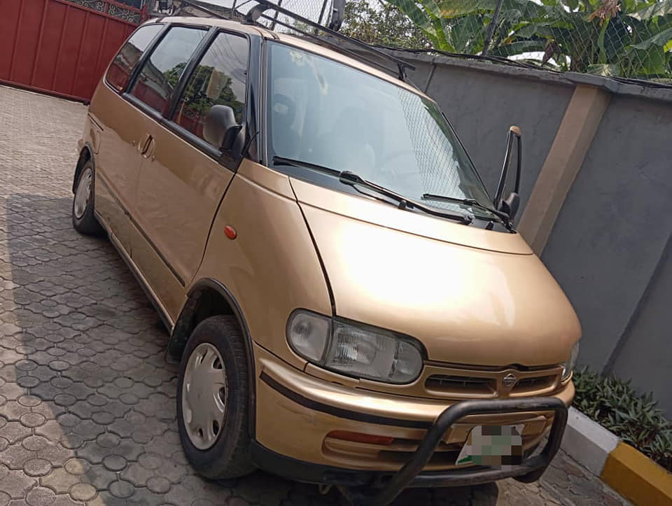 A picture of NISSAN SERENA BUS