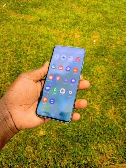 A picture of Samsung Galaxy S20 ultra 5G 128gb 12gbram clear cameras slight