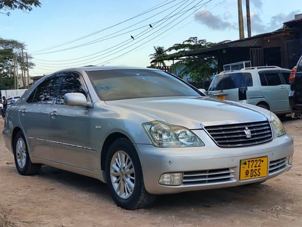 A picture of Toyota Crown royal 0712188493