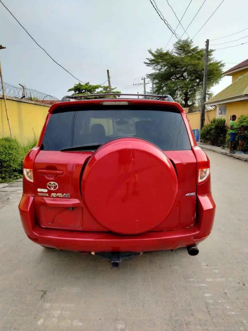 A picture of Toyota RAV4 09