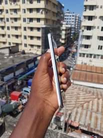 A picture of Samsung galaxy S20 5G ram 8gb 128gb Bei 350 000