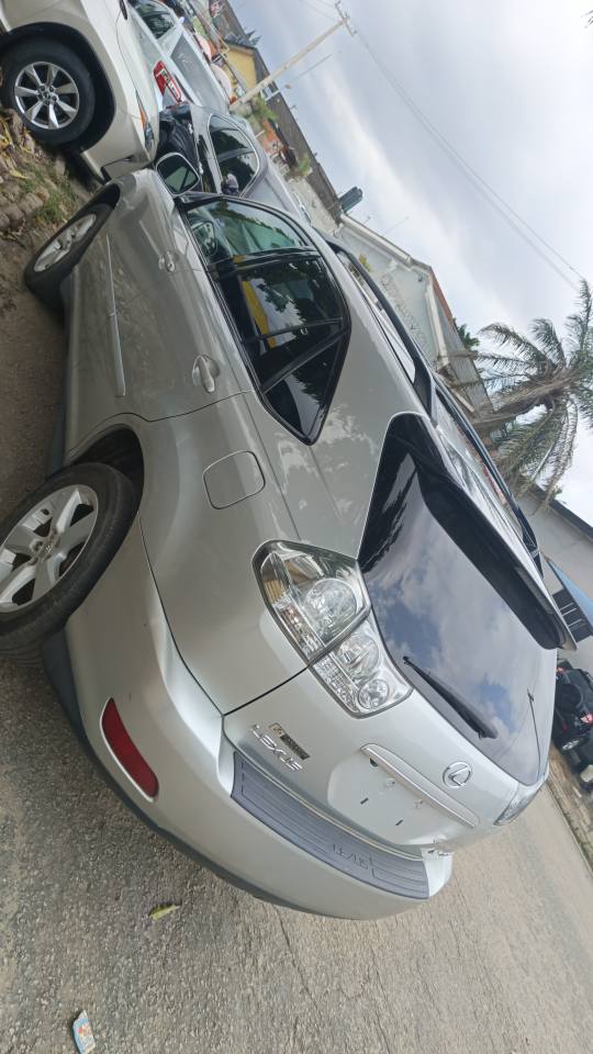 A picture of 2005 Lexus Rx 330