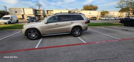 A picture of 2007 Mercedes Benz GL Class GL 450 Sport Utility 4D