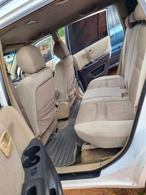 A picture of Sharp Toyota Highlander 2004 up for sale buy drive with