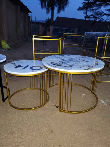 A picture of Round Tables at 420k