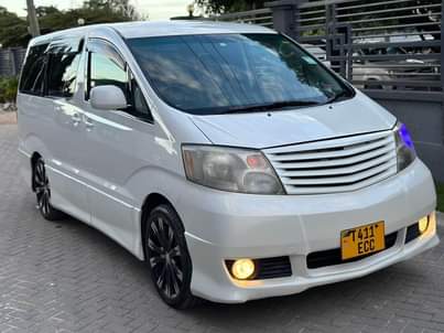 A picture of Toyota Alphard Model 2004