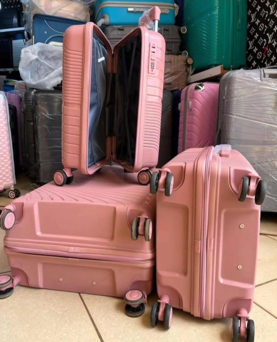 A picture of DURABLE bags suitcases