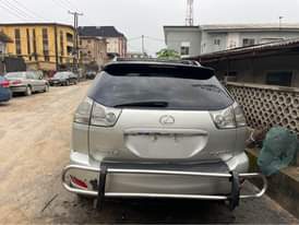 A picture of Lexus RX 330