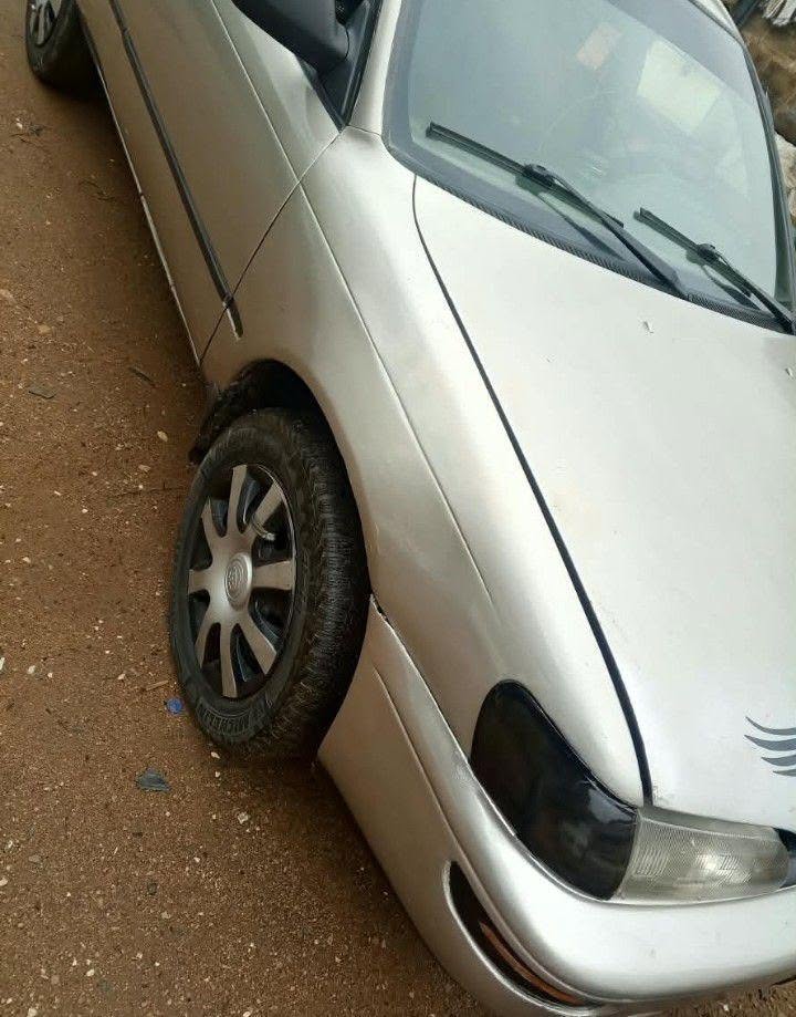 A picture of 2000 Toyota Corolla