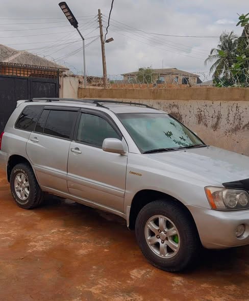 A picture of 2003 Toyota highlander
