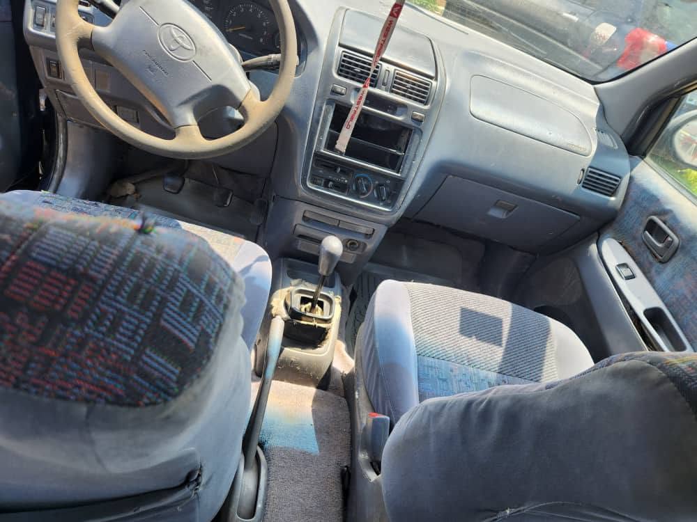 A picture of Toyota picnic manual transmission