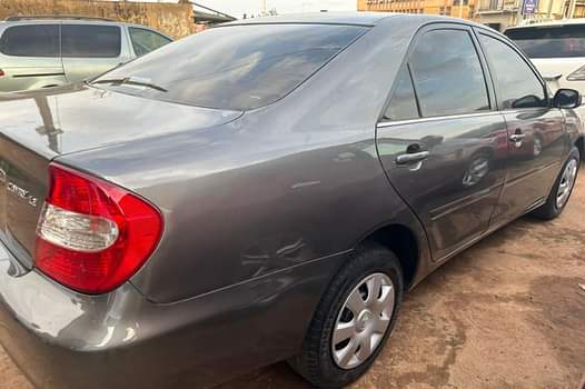 A picture of 2004 Toyota Camry LE