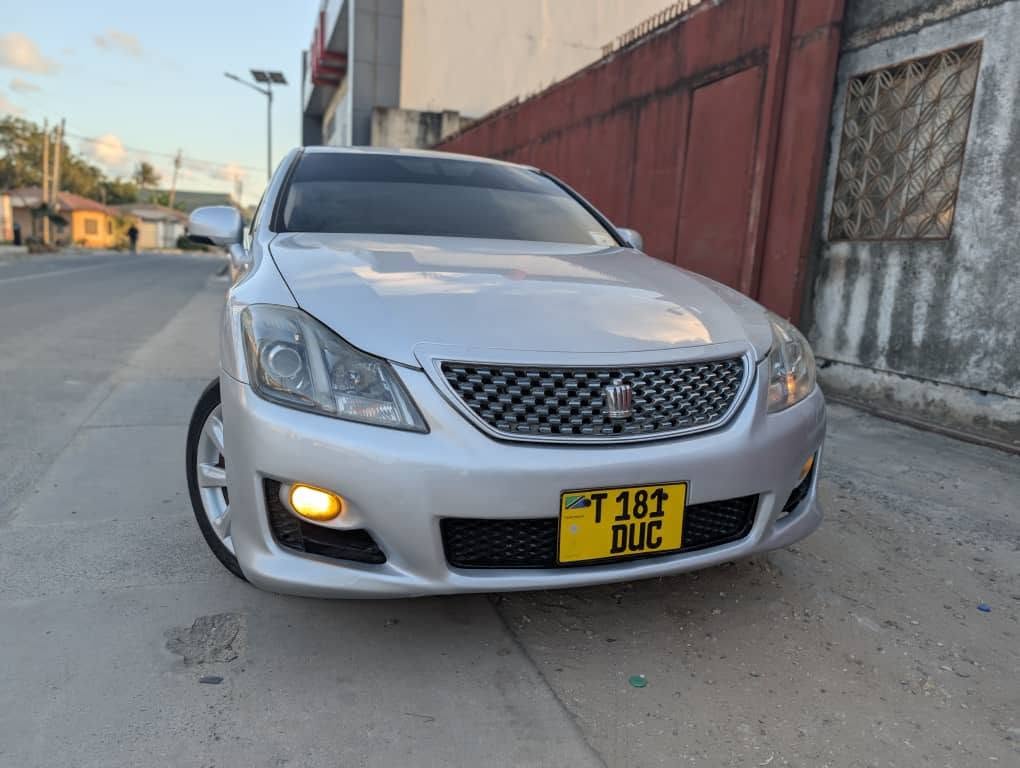 A picture of Toyota crown