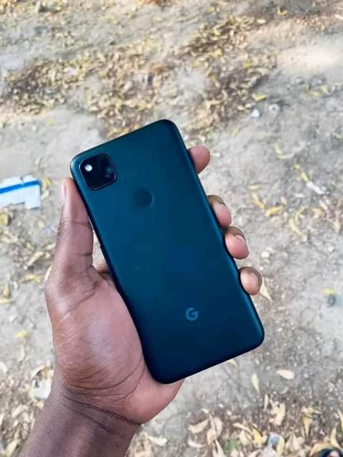 A picture of Google pixel 4A inauzwa 290 000 128gb storage 6gb Ram