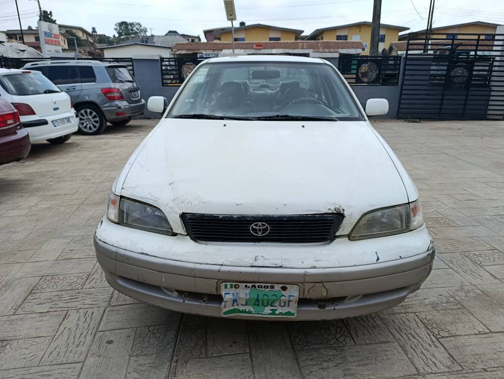 A picture of Toyota Corona 2001