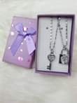 A picture of Couple chains