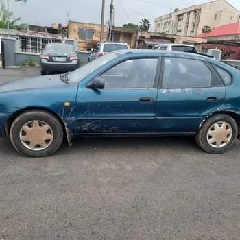 A picture of Toyota Corolla old model Manual transmission engine and gear location