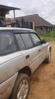 A picture of 1998 Toyota Rav4
