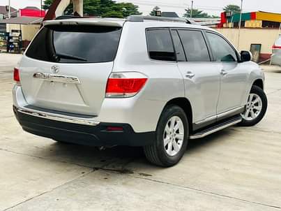 A picture of FOREIGN USED TOYOTA HIGHLANDER SPORT 2012