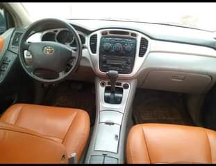 A picture of Toyota Highlander 05 3 rows Engine and Gear ok Ac