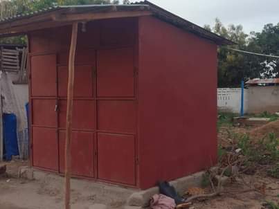 A picture of banda linauzwa Mahali miyuji secondar Dodoma Lina futi 8 kwa