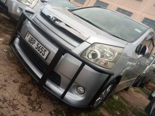 A picture of Toyota Noah