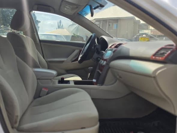A picture of Mad Distress alert Belgium grade Toyota Camry 2009 model with