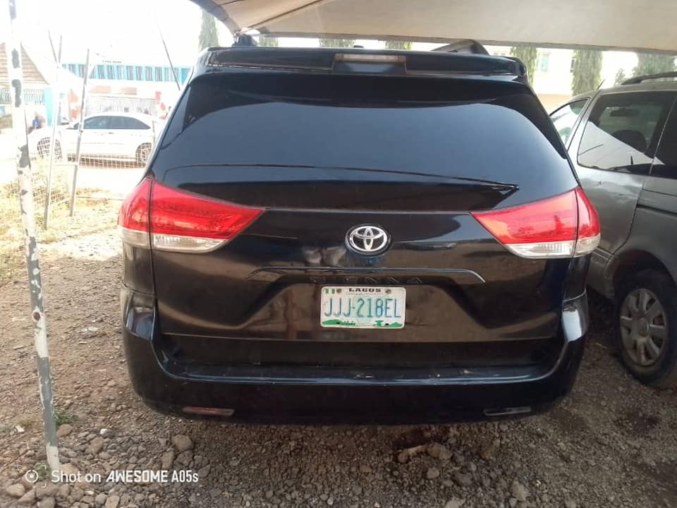 A picture of Few Months used Toyota Sienna 2011 model for sale