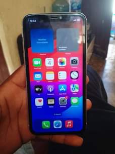 A picture of Iphone 11 plain GB 64