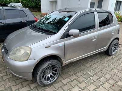 A picture of TOYOTA VITZ