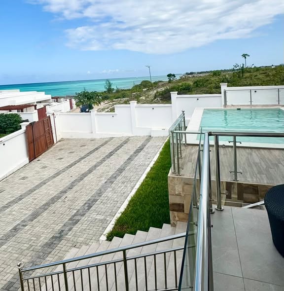A picture of 3 beds 3 bath Apartment condo
