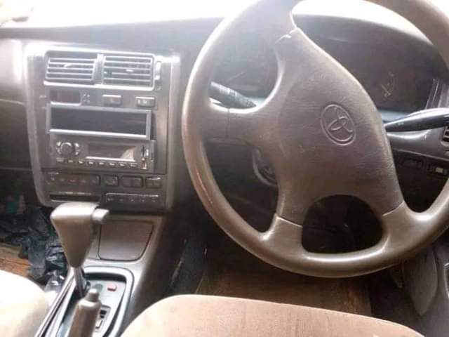 A picture of 1998 Toyota Corona White