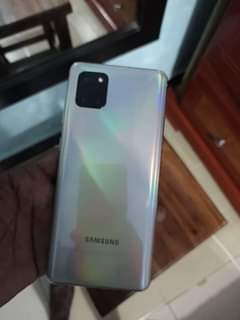 A picture of Samsung gallaxy note 10 light