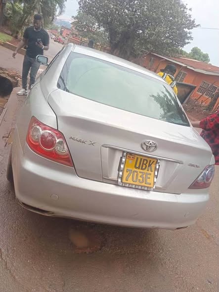 A picture of Mark x stolen car